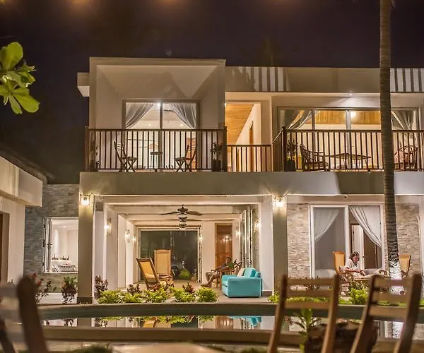 Aaki Hotel
