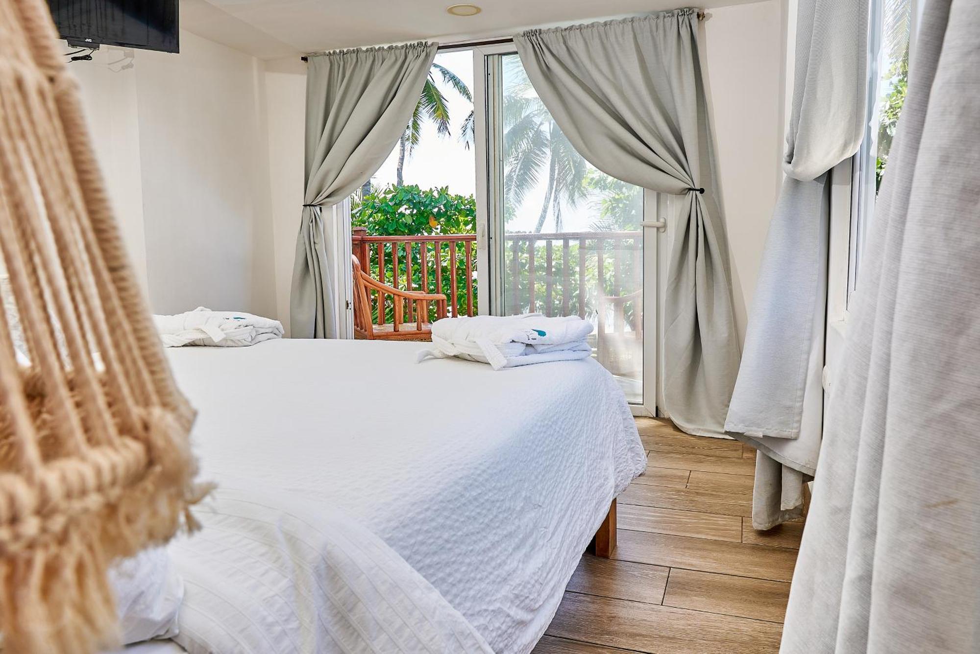 Aaki Hotel 3*