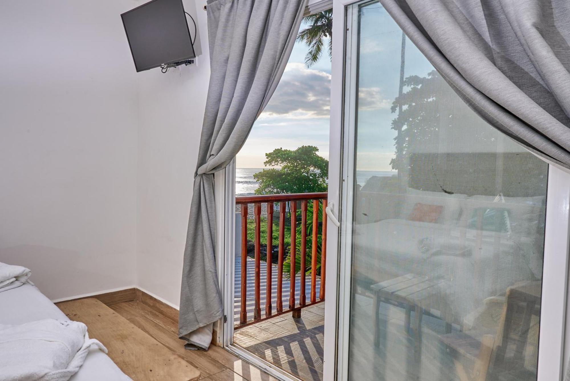 Aaki Hotel 3*